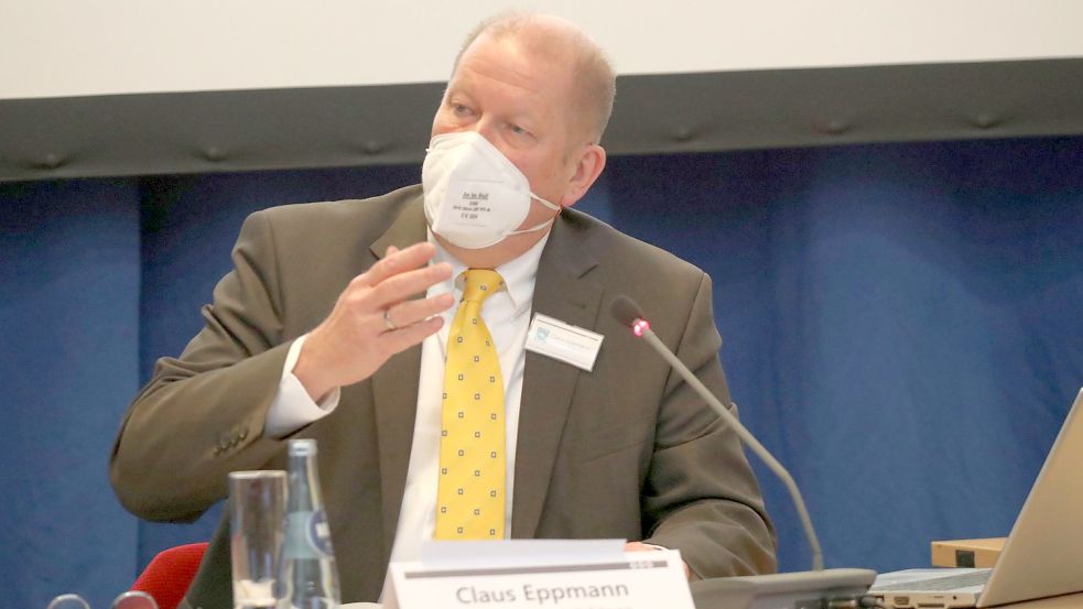 Klinik-Geschäftsführer Claus Eppmann am Freitag in der Emder Nordseehalle. Foto: Romuald Banik