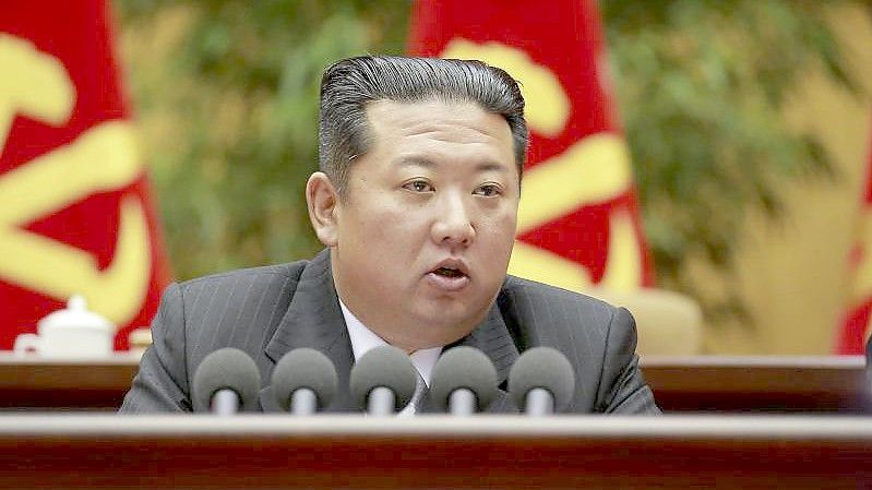 Nordkoreas Machthaber Kim Jong Un hatte kürzlich angedeutet, die Raketentests wieder aufzunehmen. Foto: Uncredited/KCNA via KNS/dpa
