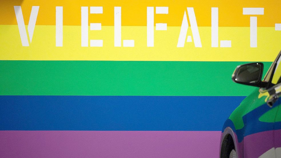 Die Regenblogenflagge steht für Toleranz und Offenheit. Foto: DPA