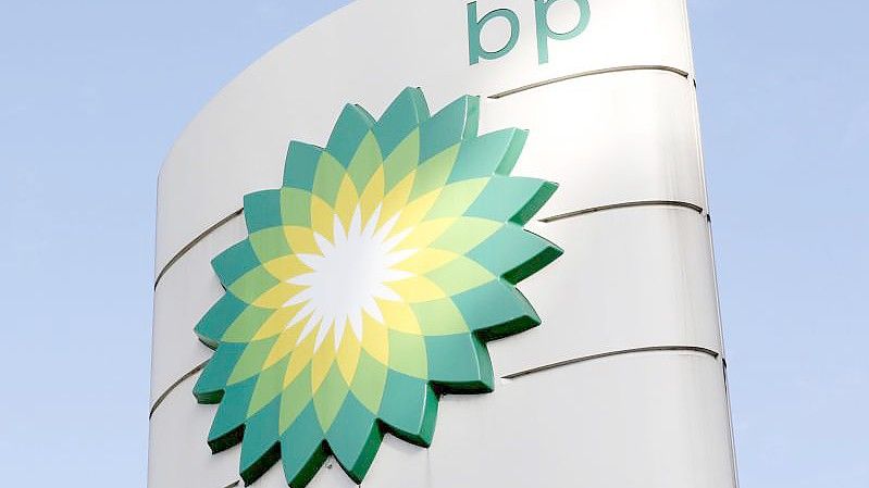 Nach der russischen Invasion in der Ukraine zieht der britische Ölriese BP Konsequenzen und trennt sich seinen Anteilen am russischen Ölkonzern Rosneft. Foto: Caroline Spiezio/AP/dpa