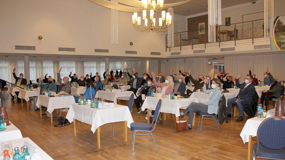 Einstimmig nahmen die Delegierten in der Stadthalle Wittmund das Perspektivpapier an. Foto: Karin Böhmer