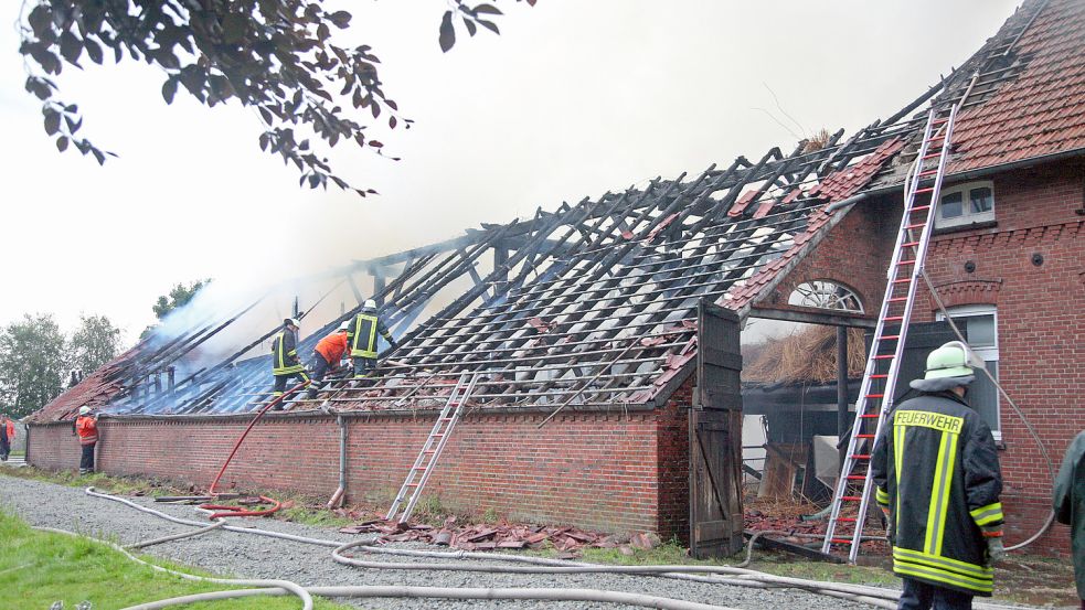 Nach einem Blitzeinschlag 2012 brannte der Hof der Familie Ockinga nahezu vollständig nieder. Foto: Romuald Banik