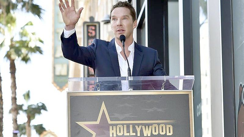 Benedict Cumberbatch bei der Zeremonie für seinen Stern auf dem Hollywood „Walk of Fame“. Foto: Richard Shotwell/Invision/AP/dpa