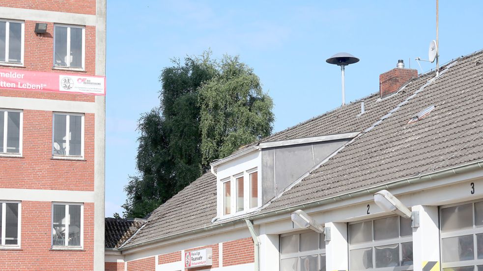 Die Sirene auf dem Dach der Ortsfeuerwehr Aurich war am Dienstagvormittag lautstark wahrzunehmen. Foto: Romuald Banik