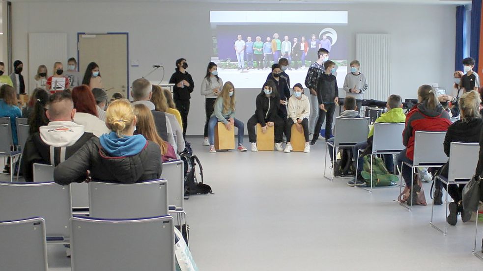 In den vergangenen Jahren konnte mangels Schülern die Einschulung an der IGS Aurich – wie hier im vergangenen Jahr – nur noch im kleinen Rahmen gefeiert werden. Foto. Karin Böhmer