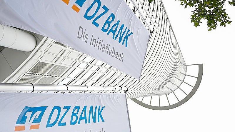 Die DZ Bank zieht Bilanz. Foto: Arne Dedert/dpa