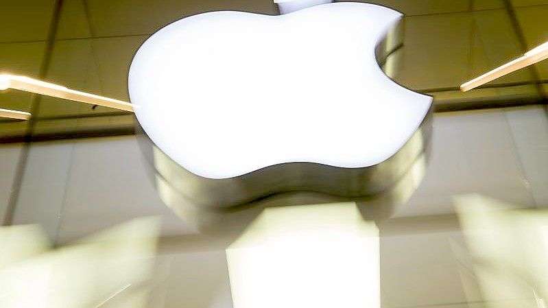 Die US-Firma Apple verkauft derzeit keine Produkte mehr in Russland. Foto: Peter Kneffel/dpa