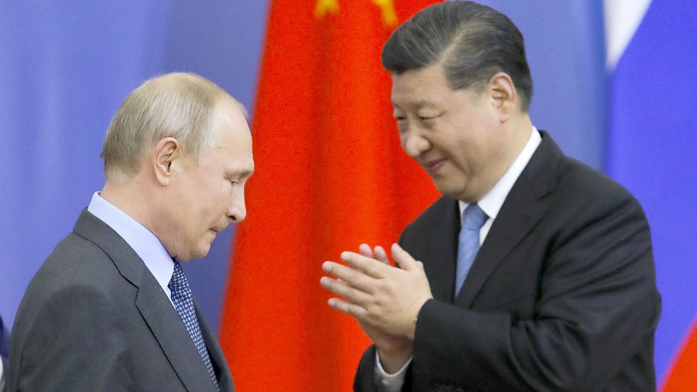In Feindseligkeit gegen den Westen vereint: Russlands Präsident Wladimir Putin (l) und Chinas Staatschef Xi Jinping. Foto: picture alliance/dpa/AP