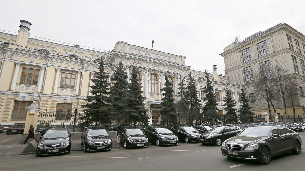 Eine Außenansicht des Gebäudes der russischen Zentralbank in Moskau: Die Europäische Union hat ihre Sanktionen gegen russische Banken in Kraft gesetzt. Foto: DPA