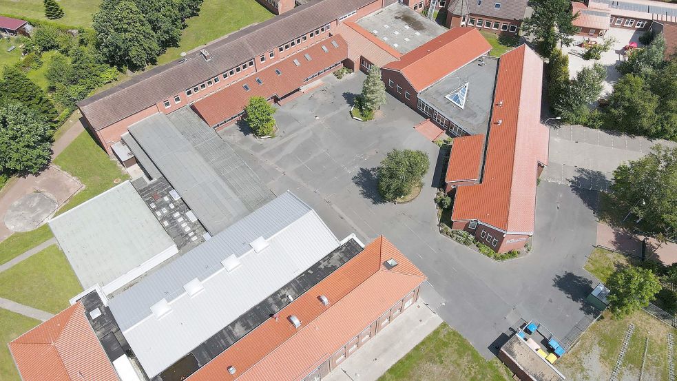 Das Interesse an der Nutzung der Haupt- und Realschule in Moordorf wächst. Foto: Helmut Vortanz