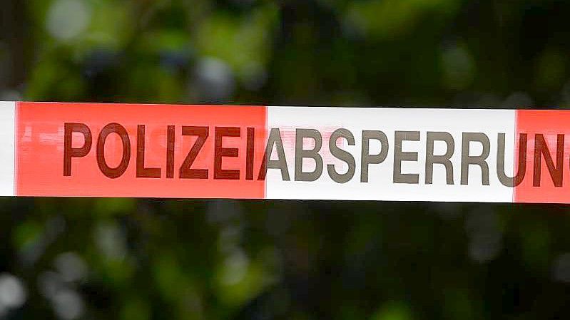 In Berlin sind zwei Tote Menschen entdeckt worden (Symbolbild). Foto: Hendrik Schmidt/dpa-Zentralbild/dpa/Symbolbild