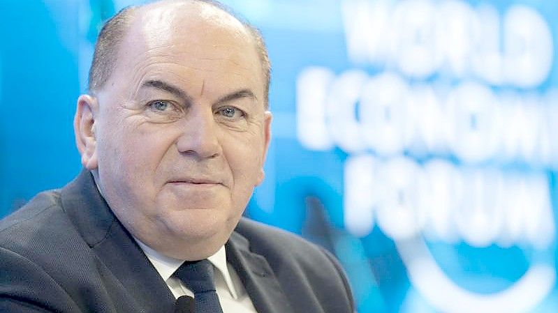 „Ich werde sicherlich neben mehr Freizeit auch noch was Neues beginnen, was spannend ist, was mich motiviert“: Axel A. Weber. Foto: Gian Ehrenzeller/KEYSTONE/dpa