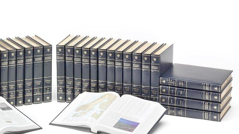 Fast 250 Jahre lang wurde die Encyclopaedia Britannica gedruckt, erst in Schottland, zuletzt in den USA. Foto: Britannica Ho/epa/dpa