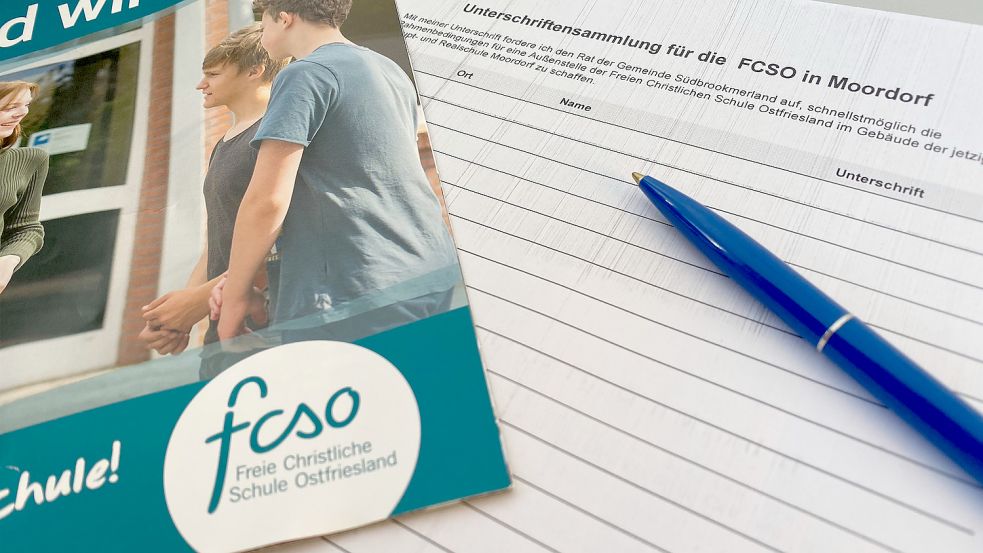 Die Unterschriftenlisten liegen bereit: Befürworter einer FCSO in Moordorf wollen den Druck auf die Politik erhöhen. Foto: Holger Janssen