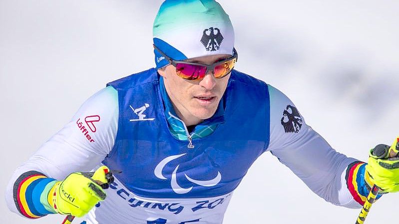 Biathlet Martin Fleig wurde in der sitzenden Klasse im Biathlon mit zwei Schießfehlern Zweiter. Foto: Jens Büttner/dpa-Zentralbild/dpa