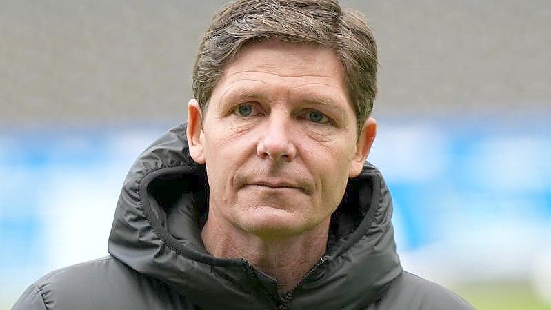 Frankfurts Trainer Oliver Glasner muss mit seinem Team bei Betis Sevilla antreten. Foto: Soeren Stache/dpa-Zentralbild/dpa