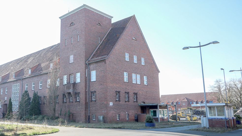 Auch im großen Gebäude am Tor der Kaserne wurden 2015 Flüchtlinge untergebracht. Foto: Romuald Banik