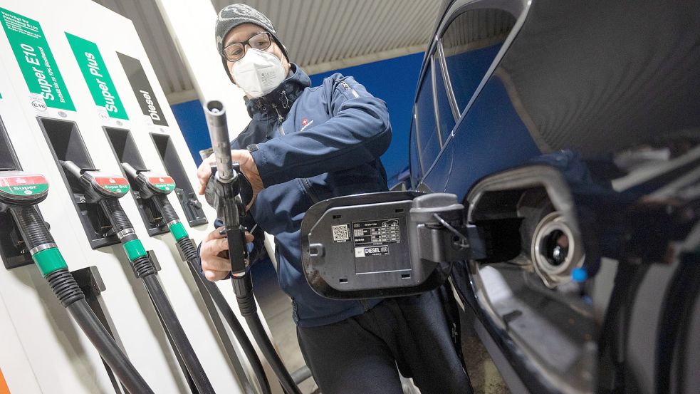 Spritpreise auf Rekordhoch: Der Besuch bei der Tankstelle ist in Deutschland aktuell ein teures Vergnügen. Foto: dpa/Marijan Murat