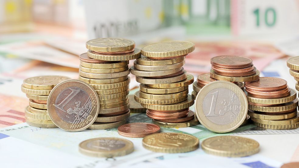 Ums liebe Geld geht es derzeit im Brookmerland. Steuererhöhungen sind das Thema. Foto: DPA