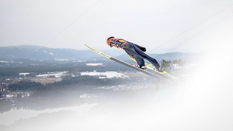 Markus Eisenbichler und das deutsche Team sicherten sich bei der Skiflug-WM Silber. Foto: Dominik Berchtold/Fa/dpa
