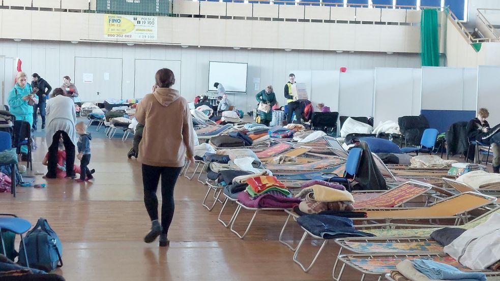 In einer Sporthalle im polnischen Chełm wurde eine Art Aufnahmezentrum eingerichtet. Foto: Harald Harms