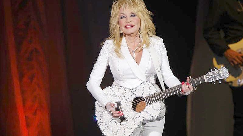 Country-Sängerin Dolly Parton bei einem Konzert in Nashville. Foto: Wade Payne/Invision/AP/dpa