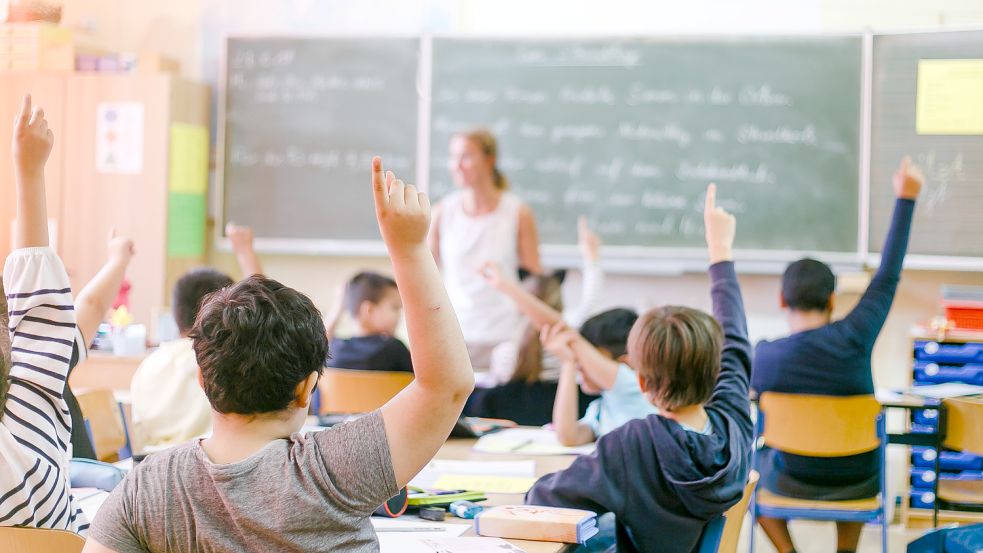 Viertklässler in einer Grundschule. Für sie steht im Sommer der Wechsel auf weiterführende Schulen an. Foto: DPA