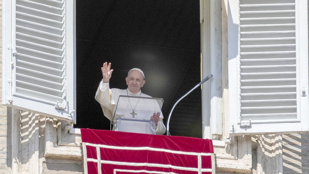 Statt selbst in die Ukraine zu reisen, soll Papst Franziskus zwei Kardinäle geschickt haben. Foto: Gregorio Borgia/AP/dpa