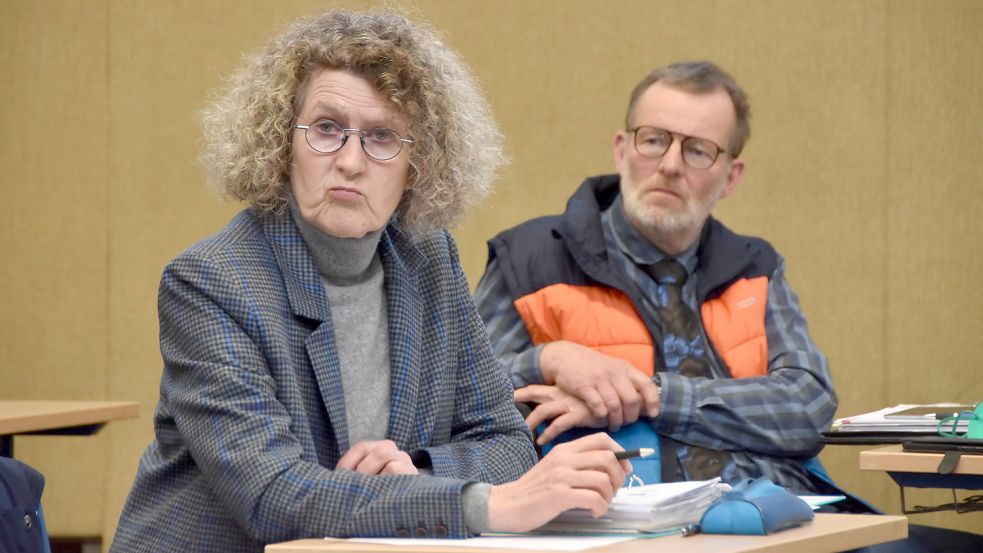 Renate Erdt und Hans-Reiner Stroman bilden im Rat der Samtgemeinde Brookmerland die zweiköpfige Fraktion der Grünen. Foto: Thomas Dirks