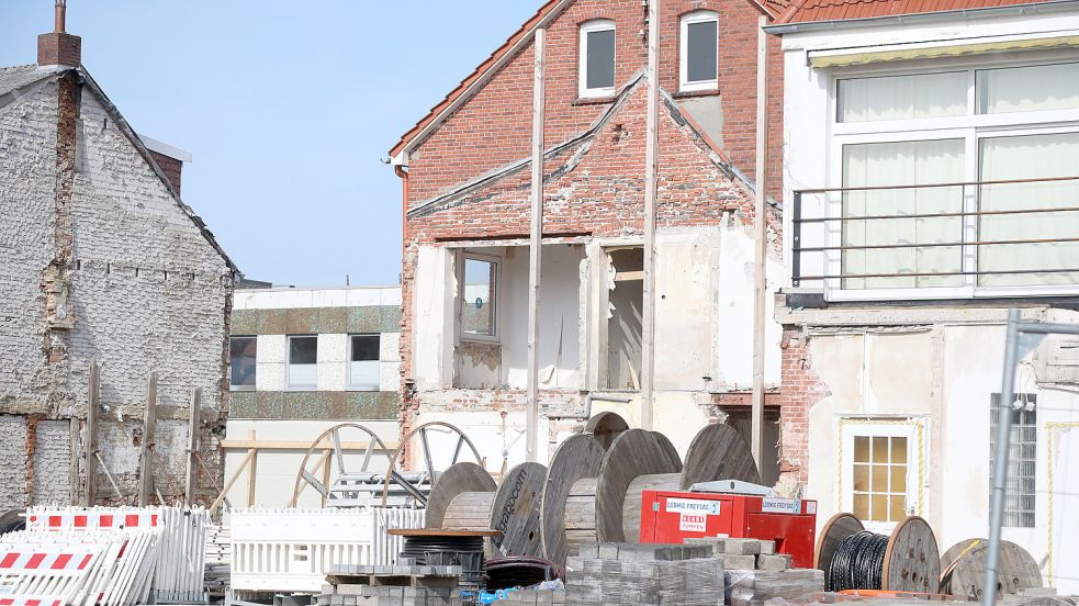 Die Rückseite der geplanten neuen Residenz für die Kunstschule und das Mach-Mit-Museum sieht derzeit recht ramponiert aus. Foto: Romuald Banik