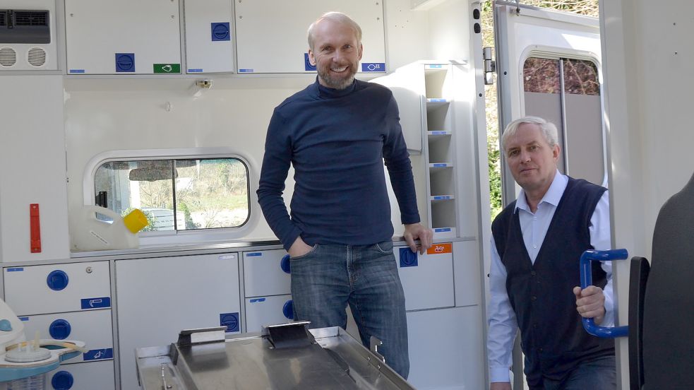 Dr. Jochen Wessels (links) ist gemeinsam mit seinem Bruder Detlef Wessels auf dem Weg zur ukrainischen Grenze. Foto: Franziska Otto