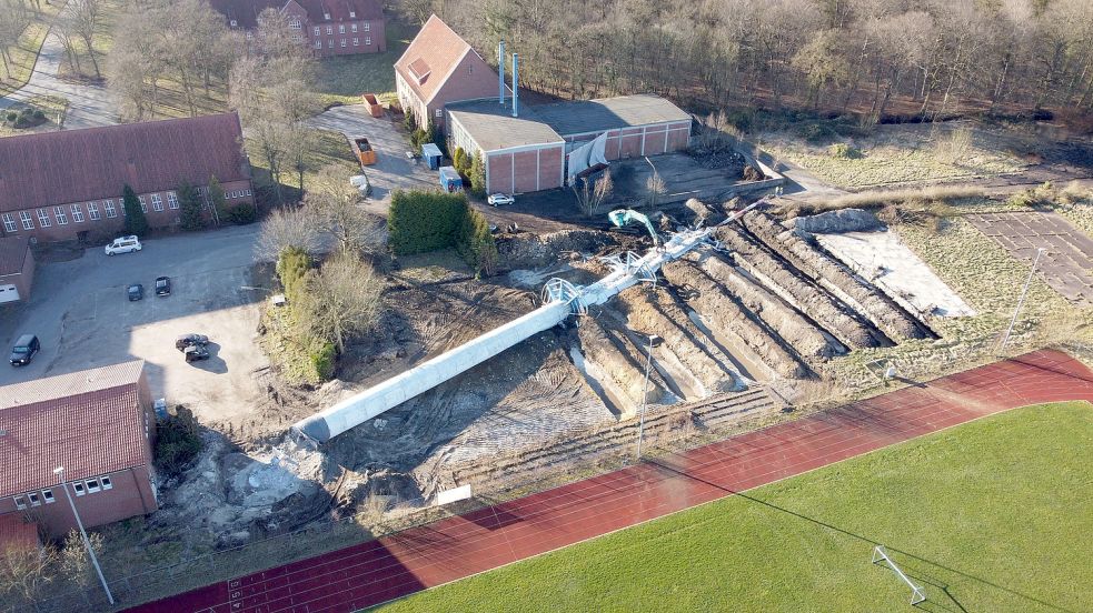 Wo die alte Bundeswehrhalle stand, ist der Schutt längst abgeräumt. Am 4. März diente die Fläche als Fallbereich bei der Sprengung des Funkturms. An dieser Stelle ist der Hallen-Neubau geplant. Foto: privat