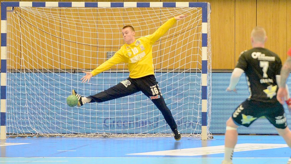 Mit seinen Paraden brachte der in der Schlussphase eingewechselte OHV-Torwart Marten Jungvogel seine Mannschaft im Derby beim Wilhelmshavener HV wieder zurück ins Spiel.