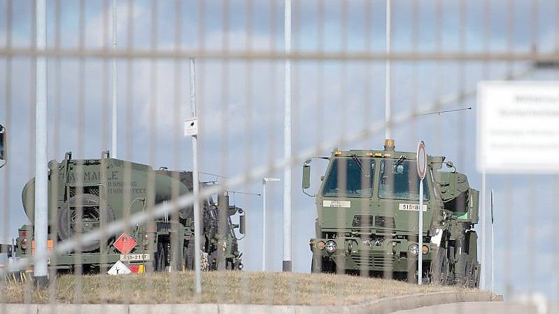 Militärfahrzeuge auf einem Bundeswehr-Gelände in Sachsen, wo bislang eine Nato-Eingreiftruppe stationiert ist. Foto: Sebastian Kahnert/dpa-Zentralbild/dpa