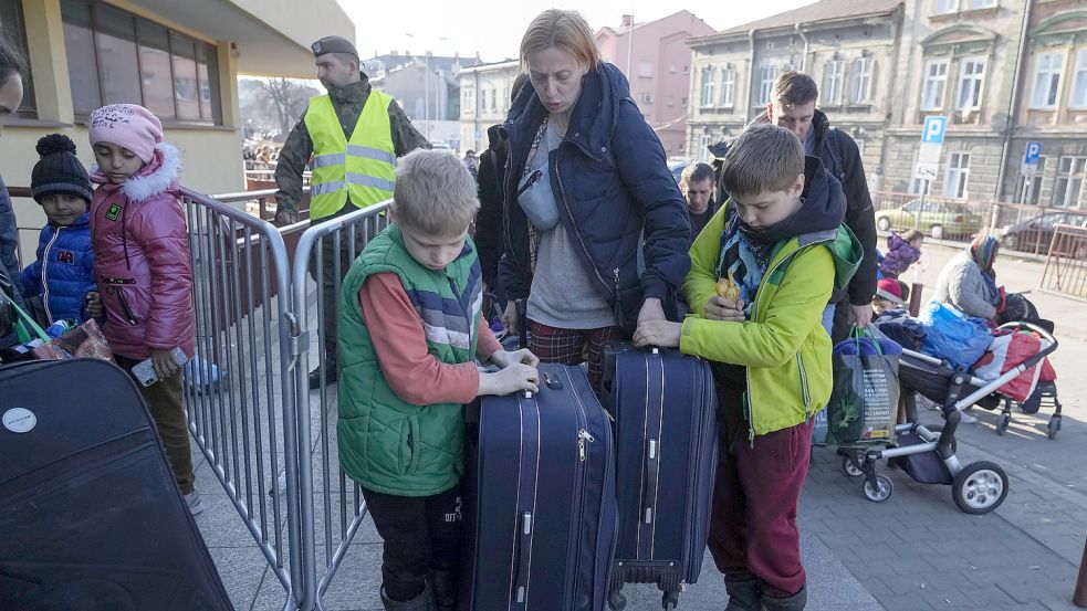 Vor allem Frauen und Kinder aus der Ukraine fliehen vor dem Krieg in den Westen. Foto: DPA