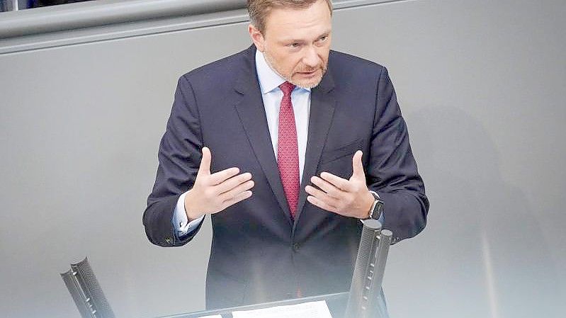 Hatte einen Tankzuschuss ins Gespräch gebracht: Finanzminister Christian Lindner (FDP). Foto: Kay Nietfeld/dpa