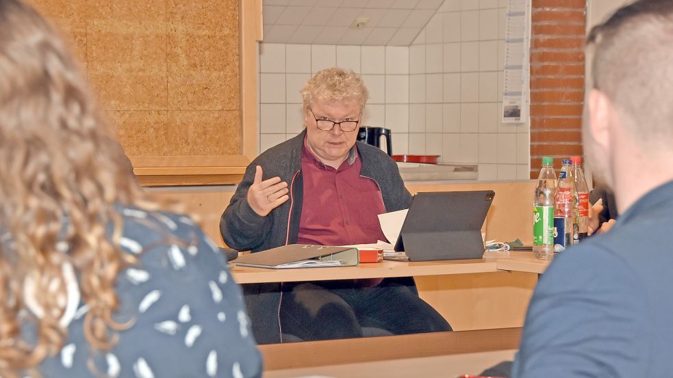 Kämmerer Stephan Weers erläuterte den Ratsmitgliedern den ersten Doppelhaushalt in der Geschichte Leezdorfs. Foto: Thomas Dirks