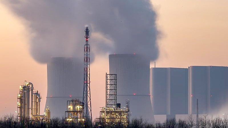 Eine Initiative wirft der Finanzbranche vor, mit ihren Investitionen gegen die Klimaziele zu verstoßen. Foto: Jan Woitas/dpa-Zentralbild/dpa