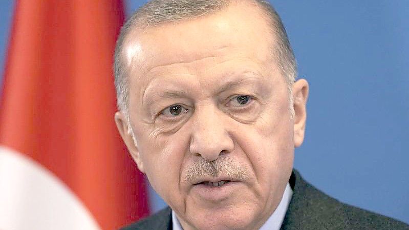 Erdogan und die türkische Regierung engagieren sich im russischen Krieg gegen die Ukraine als Vermittler - Sanktionen gegen Moskau lehnt die Türkei ab. Foto: Markus Schreiber/AP/dpa