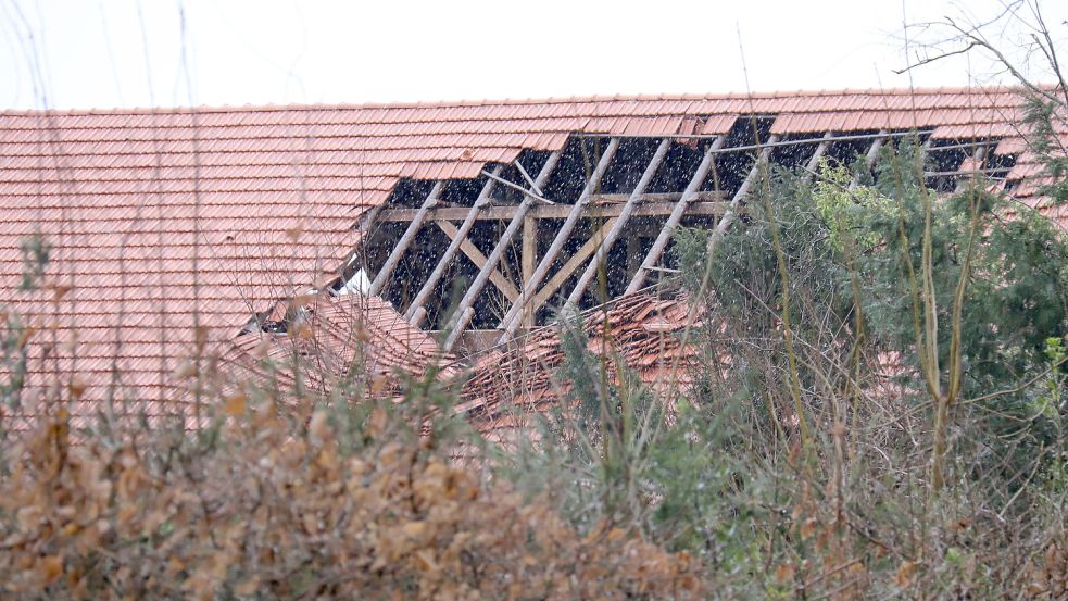Die Stürme hatten viele Dächer beschädigt. Foto: Heino Hermanns