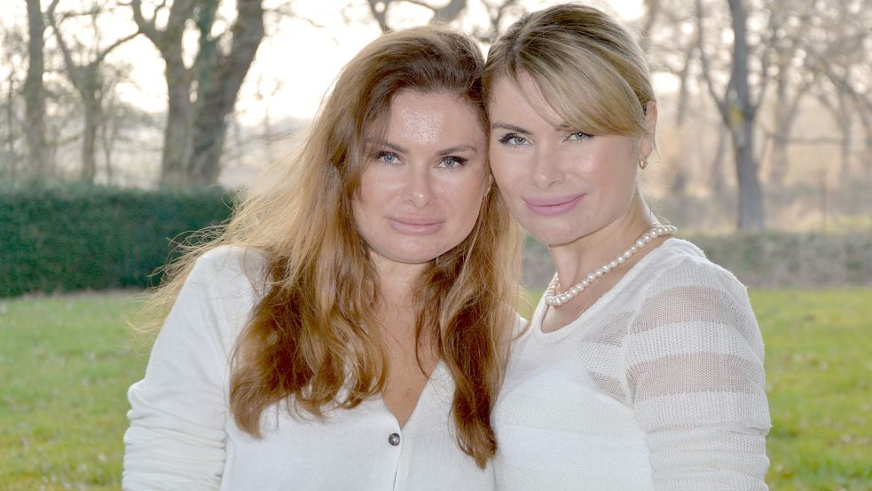 Die Zwillingsschwestern Marianna Bieliaieva (links) und Olga Kolchkova leben mit ihrer Familie nun in Aurich. Foto: Franziska Otto