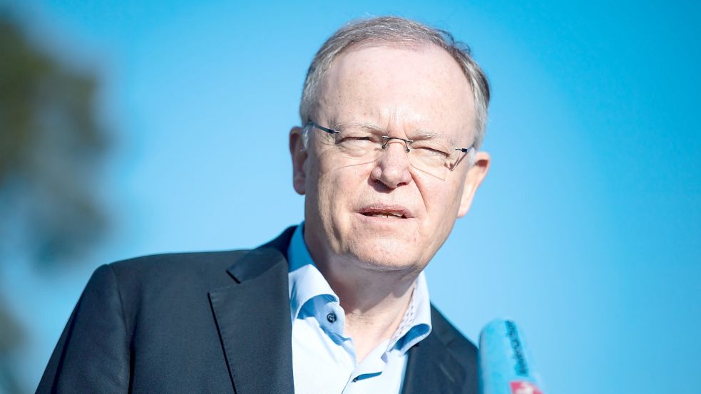 Will nun doch nicht ganz Niedersachsen zum Hotspot erklären: Ministerpräsident Stephan Weil (SPD). Foto: Sina Schuldt/dpa