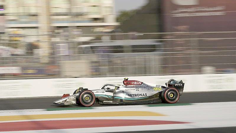Kam mit dem Mercedes-Boliden in der Qualifikation nicht über Rang 16 hinaus: Lewis Hamilton. Foto: Hassan Ammar/AP/dpa
