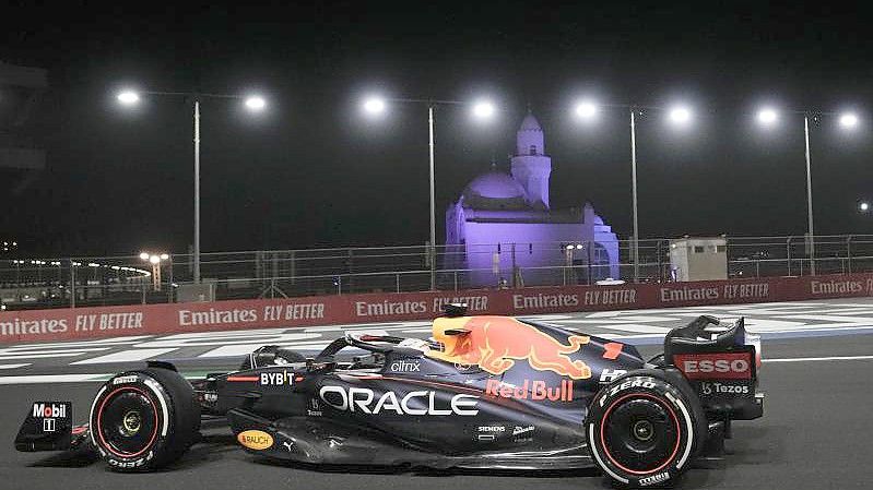 Max Verstappen aus den Niederlanden vom Team Red Bull gewinnt den Grand Prix von Saudi-Arabien. Foto: Hassan Ammar/AP/dpa