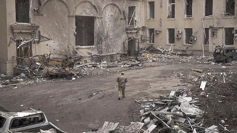 Völlig zerstörtes Zentrum der ukrainischen Stadt Charkiw. Foto: Felipe Dana/AP/dpa