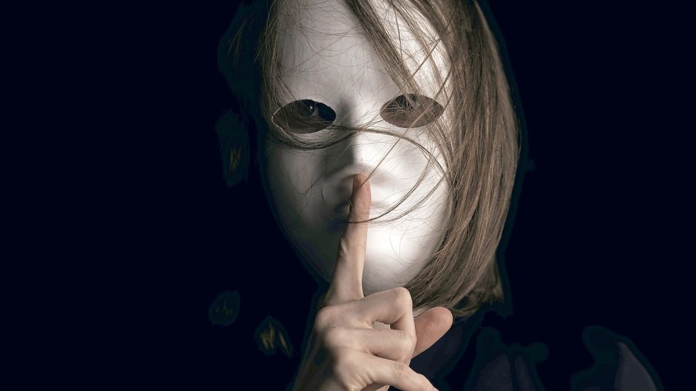 Wer am Imposter-Phänomen leidet, fürchtet enttarnt zu werden - doch was, wenn es gar keine Tarnung ist? (Symbolbild) Foto: Unsplash/engin akyurt