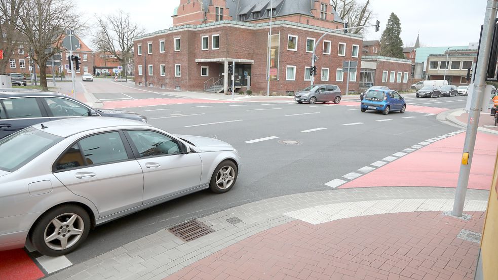 Die Radfahr-Aktivisten wünschen sich Aufstellflächen für Räder unter anderem an den Ampeln in der Hafenstraße und der Kirchdorfer Straße. Foto: Romuald Banik