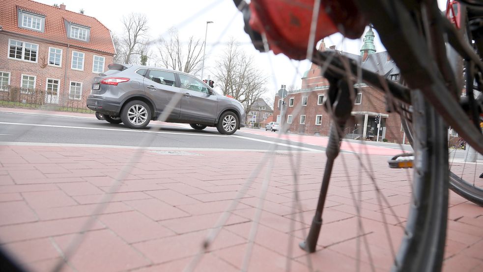 ADFC und Luma meinen, dass der Autoverkehr in der Stadt reduziert wird und besser fließt, wenn mehr Auricher sich bei Fahrten mit dem Rad sicherer fühlen und aufs Zweirad umsteigen. Foto: Romuald Banik