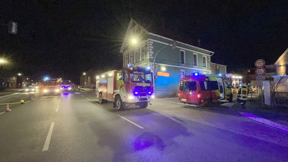 Die Feuerwehr rückte nach einer Brandmeldung zur Tiefgarage aus, fand aber nur die Folgen von Vandalismus vor. Foto: Sönke Geiken (Feuerwehr Aurich)