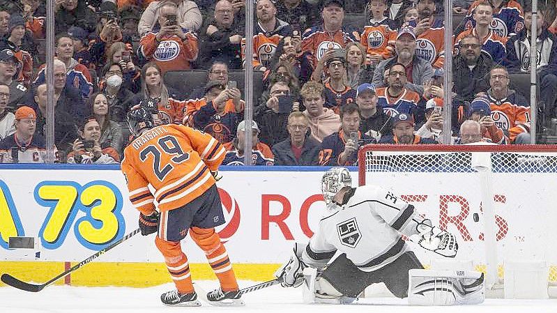 Leon Draisaitl setzte sich mit den Edmonton Oilers gegen die LA Kings durch. Foto: Jason Franson/The Canadian Press/AP/dpa